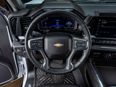 Used 2025 Chevrolet Silverado 2500 LTZ w/ LTZ Premium Package AWD/4WD image 16