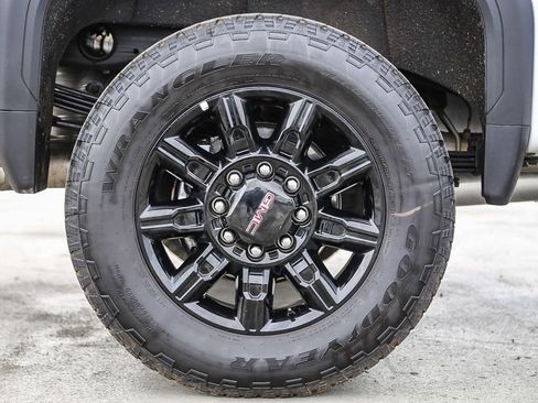 Used 2025 GMC Sierra 2500 AT4 image 12