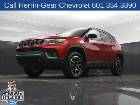 Used 2025 Jeep Compass Trailhawk AWD/4WD image 39