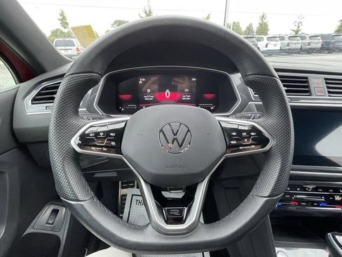 Used 2024 Volkswagen Tiguan SE R-Line image 11