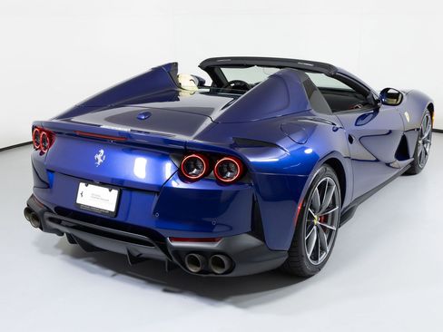 Used 2021 Ferrari 812 GTS image 2