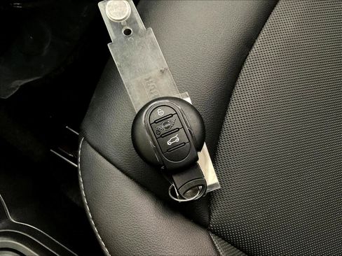 Used 2022 MINI Cooper 2-Door Hardtop image 13