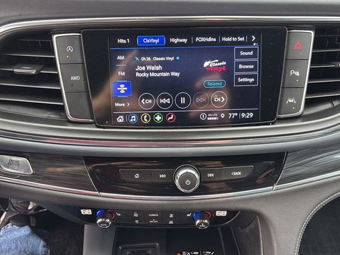 Used 2024 Buick Enclave Essence w/ Sport Touring Edition AWD/4WD image 20