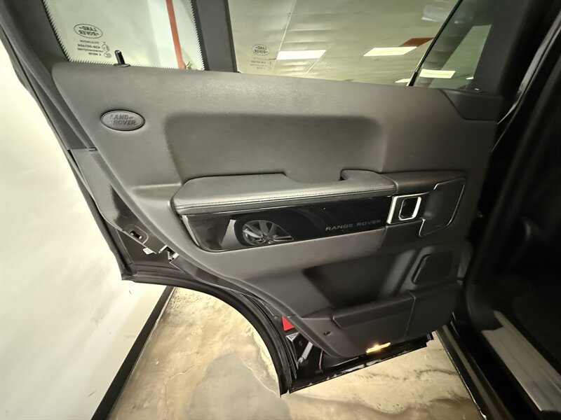 Used 2012 Land Rover Range Rover HSE AWD/4WD image 24
