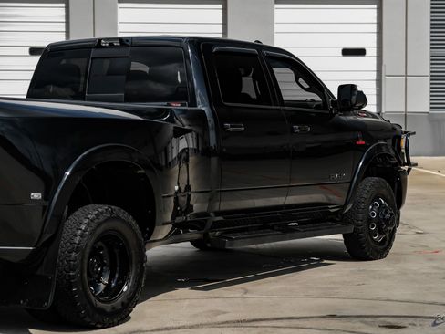 Used 2022 RAM 3500 Laramie w/ Night Edition image 19