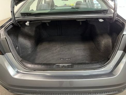Used 2024 Nissan Altima 2.5 SV FWD image 16