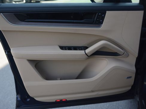 Certified 2025 Porsche Cayenne Coupe AWD/4WD image 14