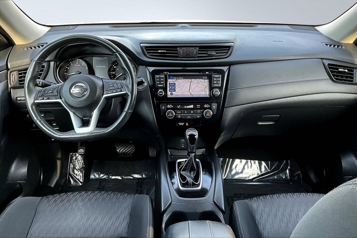 Used 2017 Nissan Rogue SV w/ SV Premium Package AWD/4WD image 18