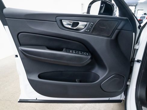 Used 2024 Volvo XC60 T8 Plus image 17