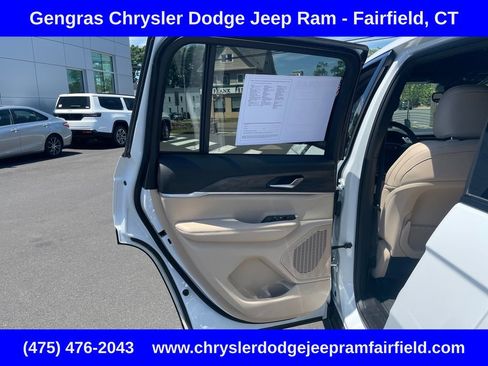 Used 2023 Jeep Grand Cherokee Limited AWD/4WD image 32