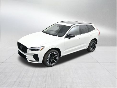 New 2026 Volvo XC60 B5 Plus AWD/4WD image 13