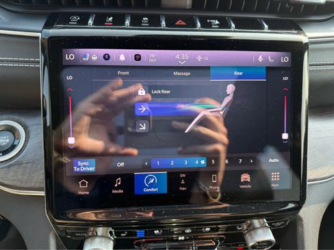 Used 2022 Jeep Grand Cherokee Overland w/ Luxury Tech Group IV AWD/4WD image 21