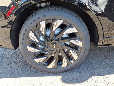 New 2026 Lincoln Nautilus Reserve w/ Jet Appearance Package image 7