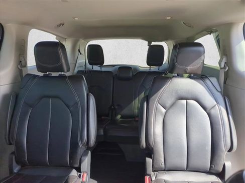 Used 2023 Chrysler Pacifica Touring-L FWD image 25