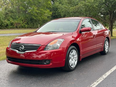 Used 2009 Nissan Altima 2.5 S w/ Convenience Pkg image 2