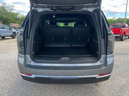 Used 2025 Chevrolet Suburban LT w/ Comfort Package AWD/4WD image 18