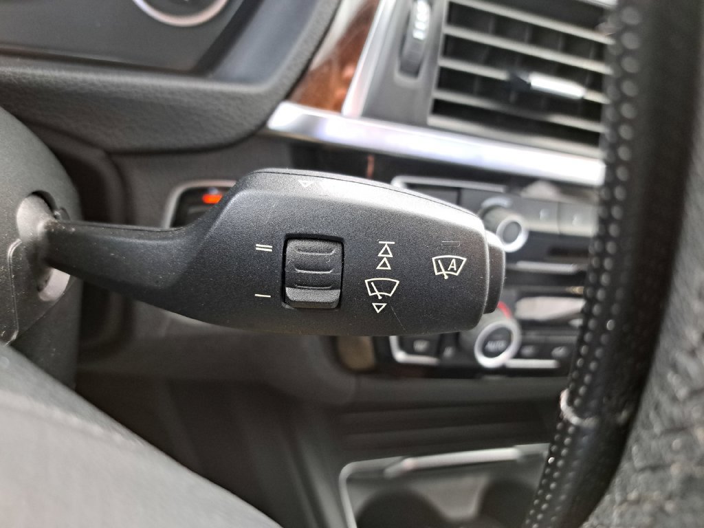 Used 2016 BMW 320i Sedan RWD image 19