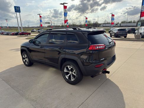 Used 2018 Jeep Cherokee Trailhawk w/ Comfort/Convenience Group AWD/4WD image 6
