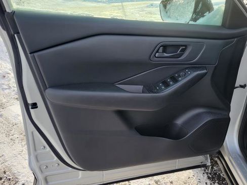 Used 2024 Nissan Rogue S image 6