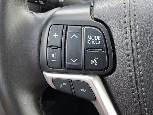 Used 2019 Toyota Highlander XLE AWD/4WD image 21
