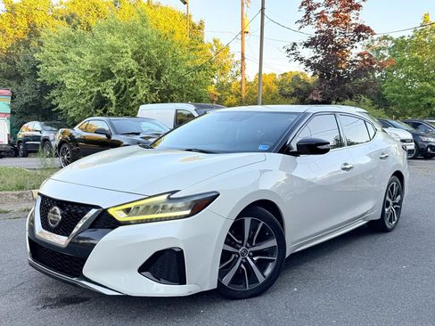 Used 2019 Nissan Maxima 3.5 SV w/ Floor Mat Group FWD image 2