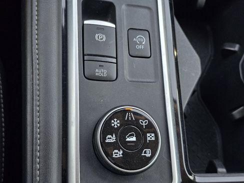 Used 2025 Nissan Pathfinder SV AWD/4WD image 21