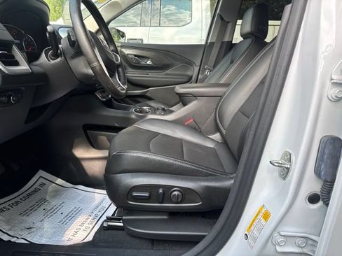 Used 2023 GMC Terrain SLT w/ Elevation Edition FWD image 9