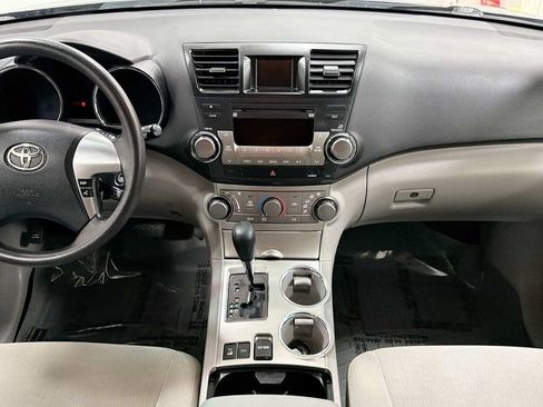 Used 2011 Toyota Highlander 4WD w/ Tech Pkg image 26