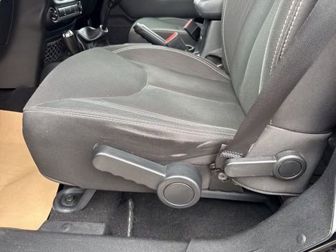 Used 2017 Jeep Wrangler Unlimited Sahara w/ Max Tow Package image 10