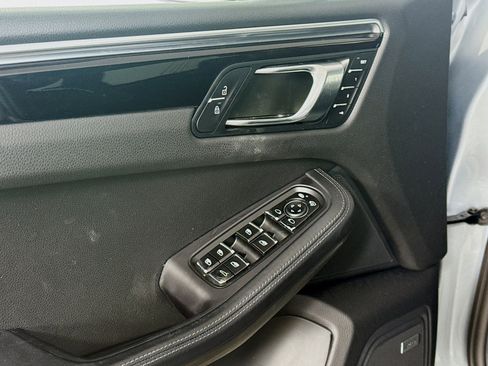 Used 2020 Porsche Macan S image 21