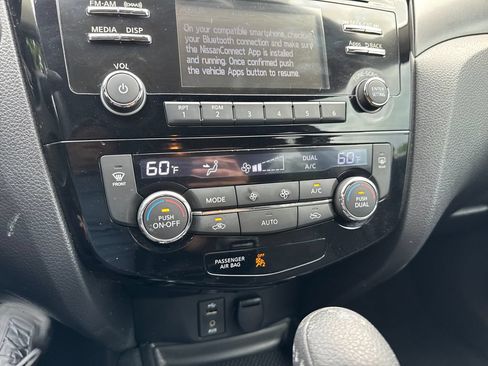 Used 2016 Nissan Rogue SV FWD image 84