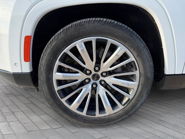 Used 2023 Jeep Grand Wagoneer Series III AWD/4WD image 9