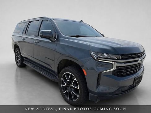 Used 2021 Chevrolet Suburban RST w/ Luxury Package AWD/4WD image 3