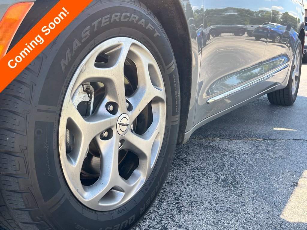 Used 2022 Chrysler Pacifica Limited FWD image 14
