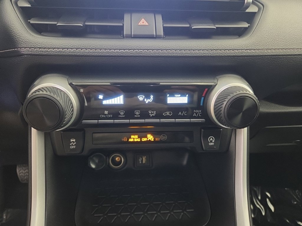 Used 2023 Toyota RAV4 LE AWD/4WD image 35