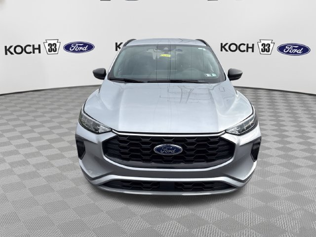 Used 2024 Ford Escape ST-Line w/ Tech Pack #1 AWD/4WD image 2