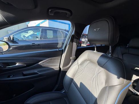 Used 2025 Buick Envista Sport Touring w/ Convenience II Package FWD image 20