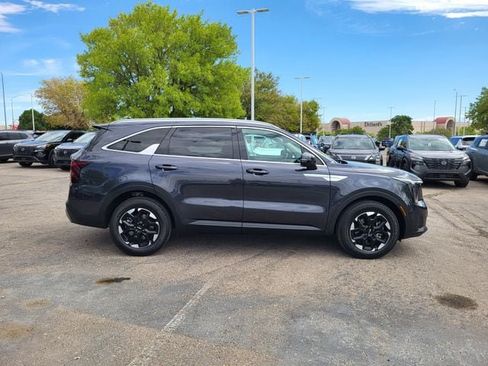 Used 2025 Kia Sorento S w/ Panoramic Sunroof Package FWD image 7