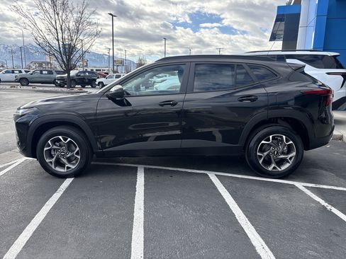 New 2026 Chevrolet Trax LT w/ Driver Confidence Package image 2