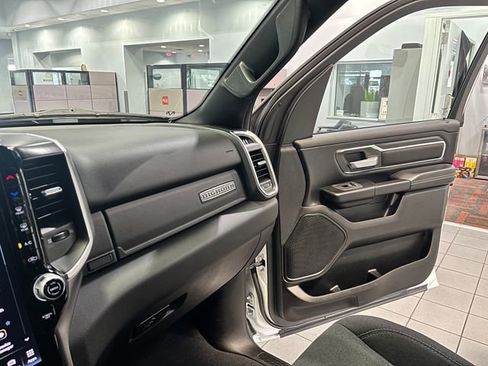 Used 2025 RAM 1500 Big Horn AWD/4WD image 24