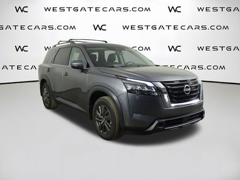 Used 2024 Nissan Pathfinder SV image 1