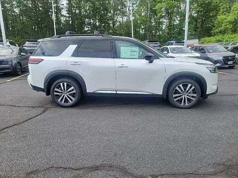 New 2025 Nissan Pathfinder Platinum w/ Cargo Package image 6
