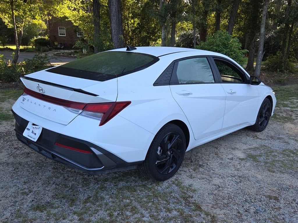 Used 2026 Hyundai Elantra Sport FWD image 13