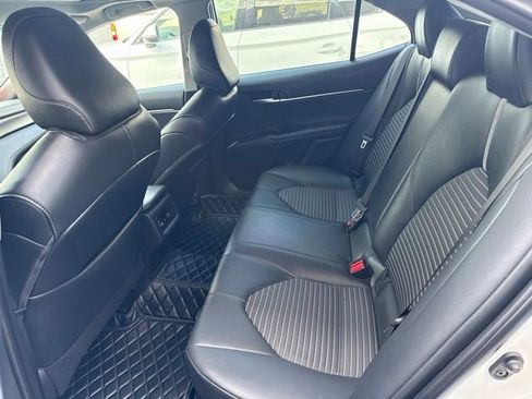 Used 2018 Toyota Camry SE w/ Moonroof Package FWD image 7