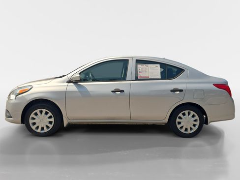 Used 2018 Nissan Versa S FWD image 2