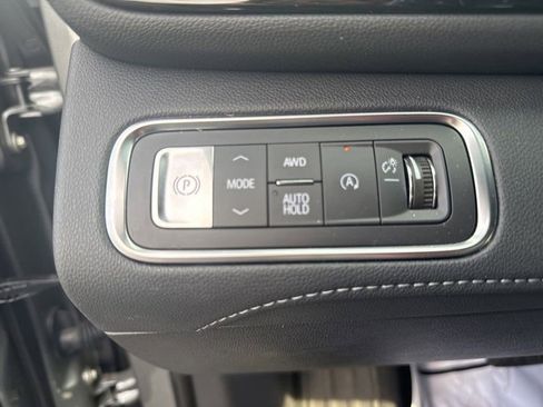 Used 2025 Buick Enclave Preferred AWD/4WD image 22