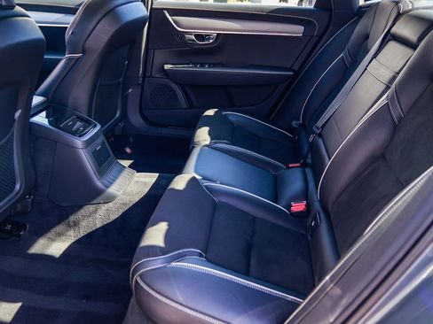 Used 2020 Volvo S90 T8 Inscription image 19