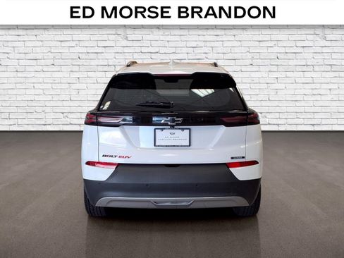 Used 2023 Chevrolet Bolt EUV LT w/ Comfort Package FWD image 4