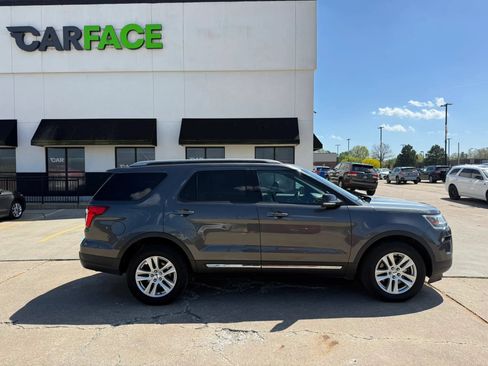 Used 2018 Ford Explorer XLT w/ Equipment Group 202A AWD/4WD image 17