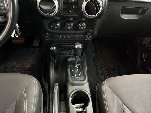 Used 2015 Jeep Wrangler Unlimited Sahara w/ Connectivity Group AWD/4WD image 15